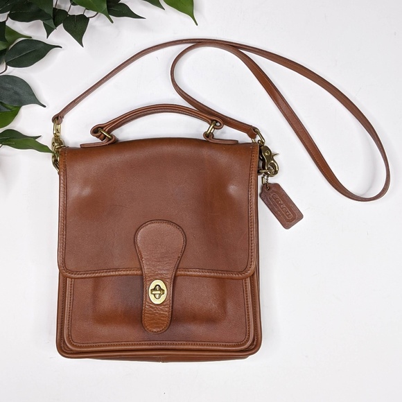 Coach Handbags - Coach Vintage Station Leather Messenger Crossbody